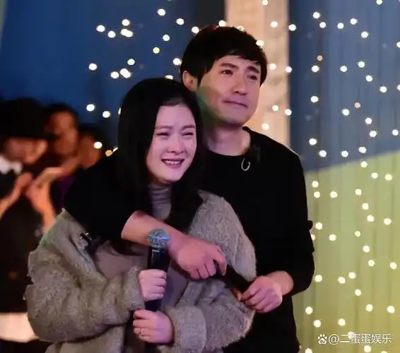 沈腾和老婆同框,老婆时尚,大肉脸超有旺夫相,婚后沈腾蒸蒸日上