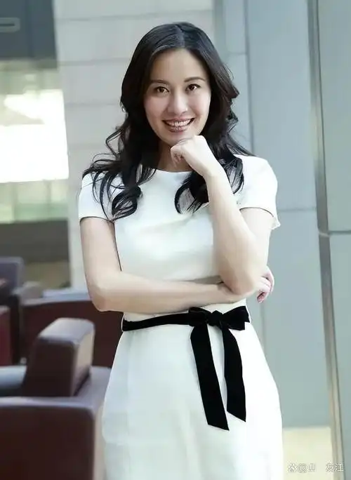 叶璇是一位知名的女演员,曾经出演过多部热门电视剧和电影,深受观众