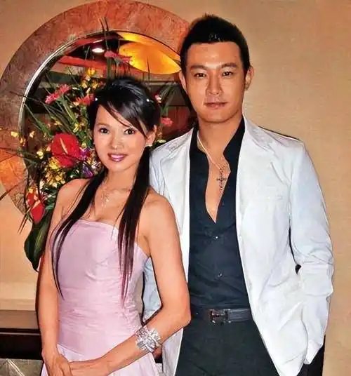 "隐形富婆"伊能静:斥百万做医美,与婆婆亲如姐妹,54岁仍想要娃