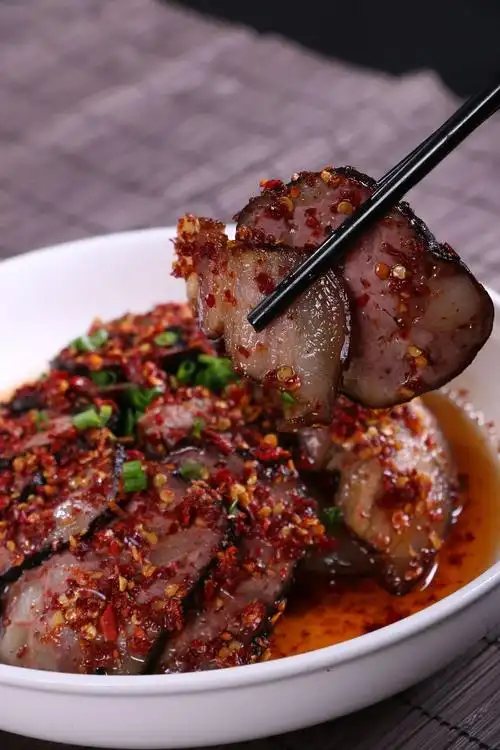 猪血丸子蒸腊肉