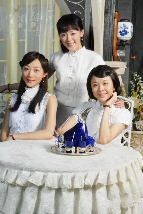 前几天晚上下班回家看的一部很好看的电视剧《北平往事》,今天上网