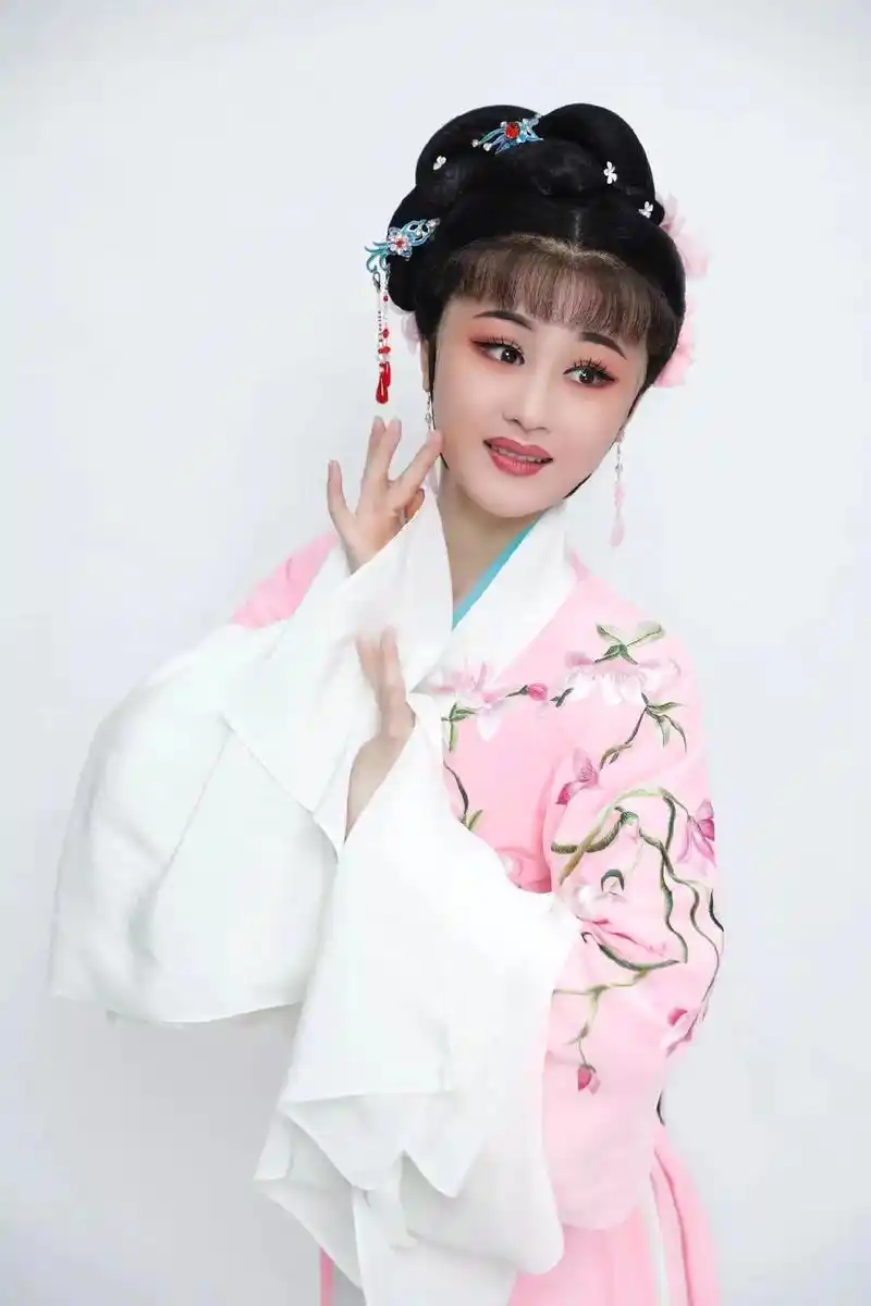 宁海小百花越剧团的戚派小旦叶芝玲剧照出炉了喜欢她的可以来关注她哦