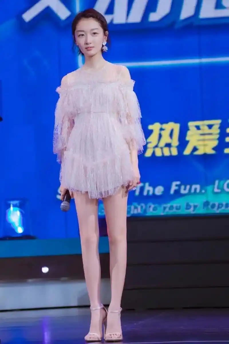 周冬雨这腿也太好看了,真的厉害了