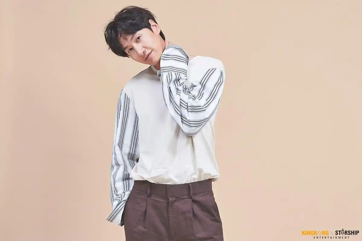 李光洙画报拍摄花絮照公开!是个帅气的大暖男啊!