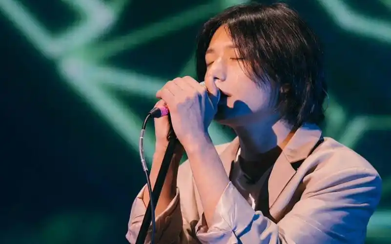 【达闻西乐队】主唱变身左小分小