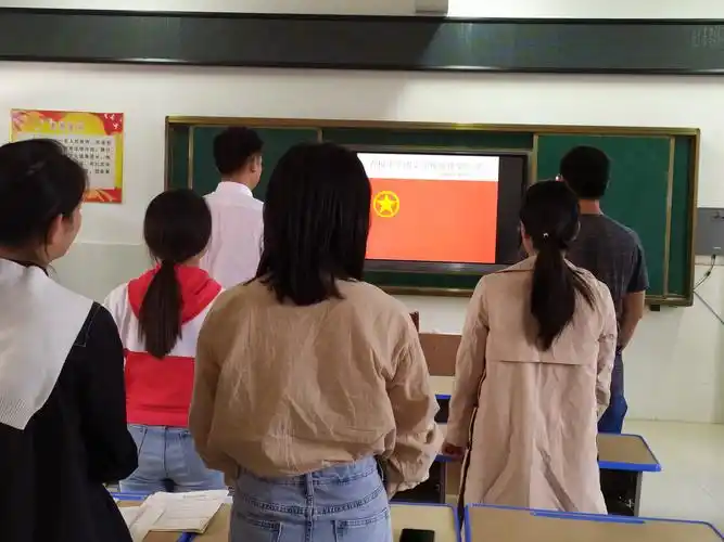不忘初心 牢记使命——青板中学团支部换届选举团员大会