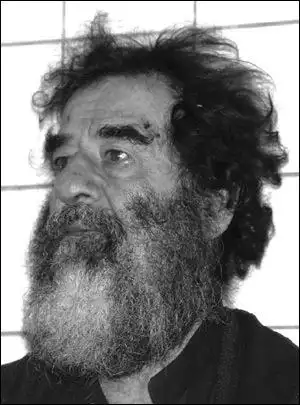 显示出颓废,脏乱的感觉.形容满脸胡子未加修饰.[1]知识点添加提 交