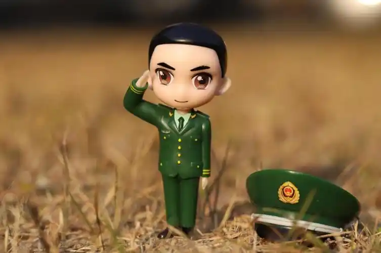 不舍天真曾小萌原创军人手办兵哥哥兵小萌公仔汽车摆件办公桌面摆件