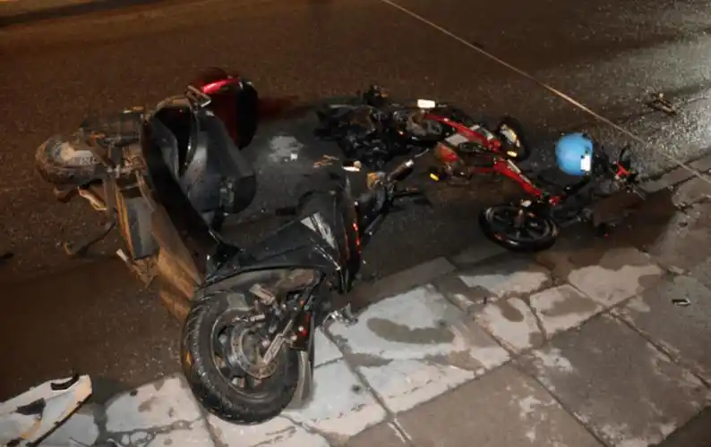 逆行小王撞老王被撞老王为何也要承担事故责任