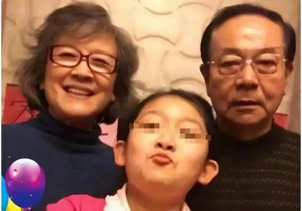 回顾宋春丽:为拍戏错过生育把侄子当亲儿养,56岁收养一女当妈妈