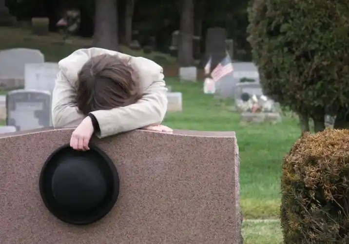 家人去世难过心情短语(家人离世难过的心情说说) - 伤感的句子 - 精美