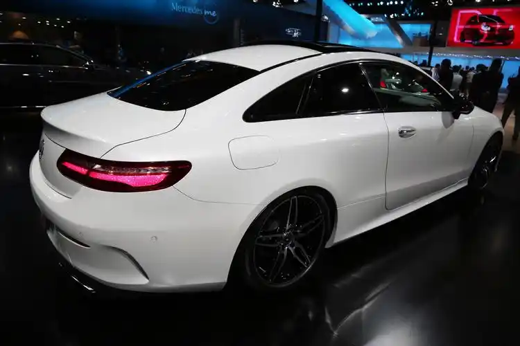 奔驰e300coupe65万级别轿跑车车展实拍