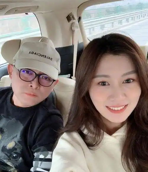 原创原创48岁孟非罕见拍小视频穿着朴素面容憔悴晒千金却被追着喊岳父