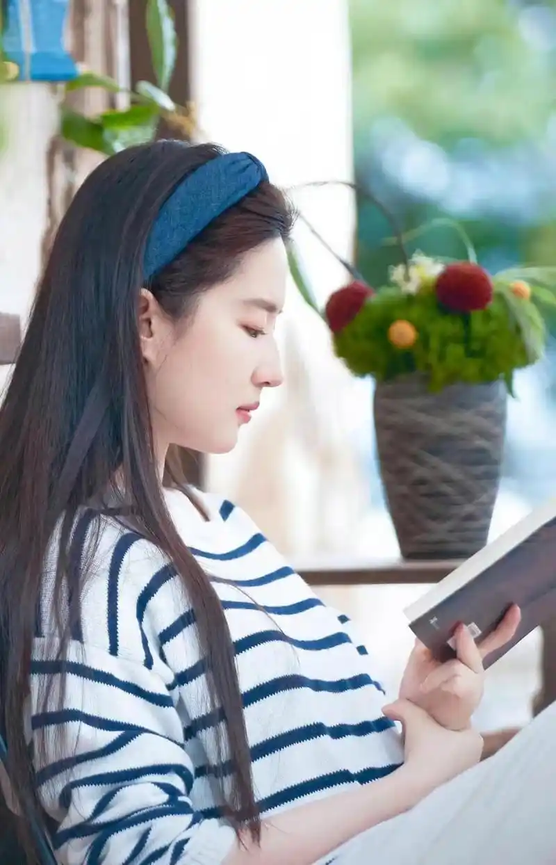 网友:神仙姐姐刘亦菲,正脸杀一片,侧脸杀另外一片