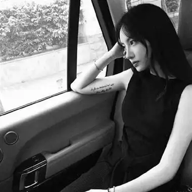 成熟御姐黑白头像(精选24张)