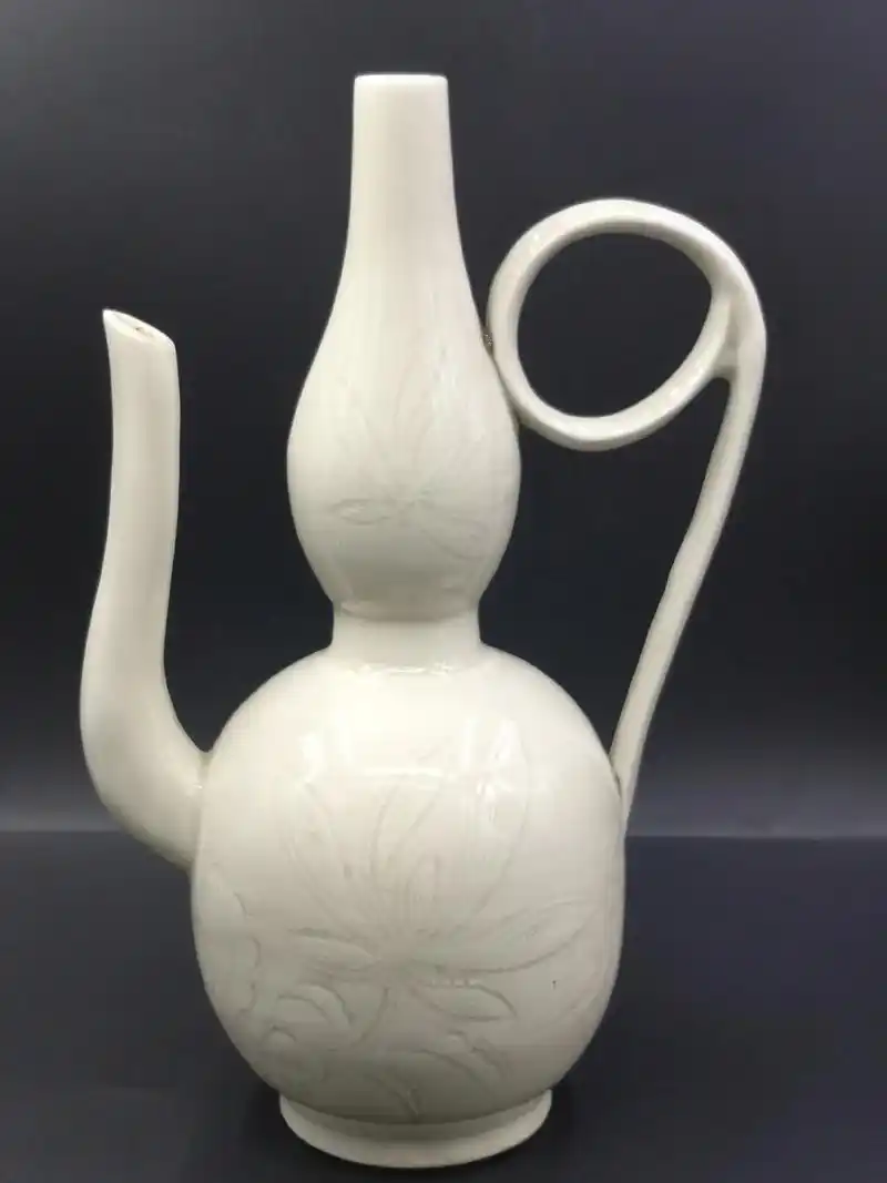 北宋定窑白釉刻花葫芦执壶.#瓷器#定窑#艺术品#瓷器收藏 - 抖音