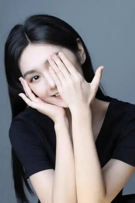 贺美琦-把喜欢写进风里,长发飘逸_卫视_成长_大学生