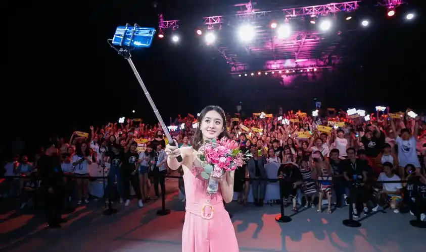 赵丽颖甜美现身粉丝见面会,花样宠粉环节惊喜连连!