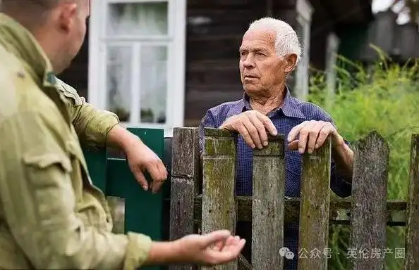 英国上演恐怖邻里纠纷男子因一堵围墙被判入狱不得不卖房偿还法律费用