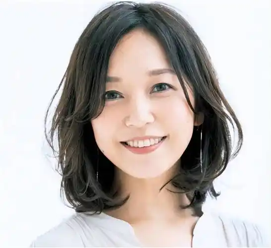 女人40岁后更适合这5款发型,减龄有气质_卷发_脸型_圆脸