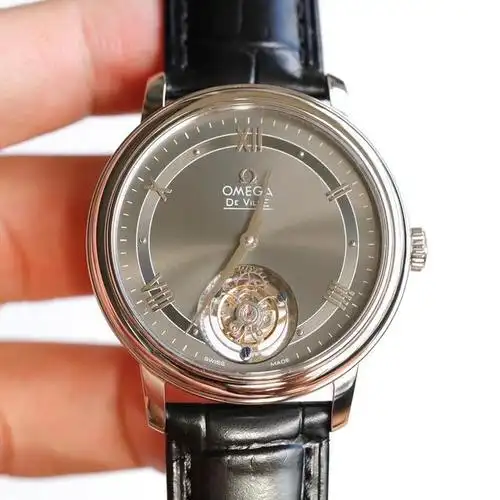 欧米茄首款100周年蝶飞陀飞轮经典正装风格衬托出奢华高贵