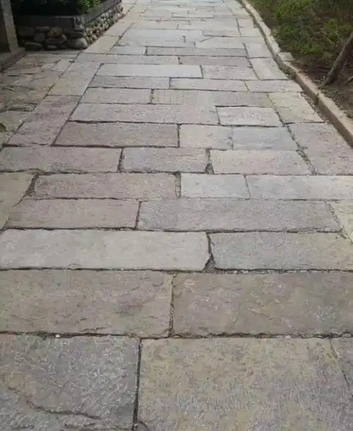 看看老石板的铺路效果,古旧的石板建筑让多少人留恋