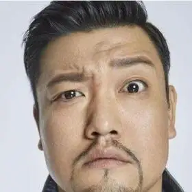 贾冰,真正的搞笑艺人,鼻子眼睛全是戏,就是长得有点那啥