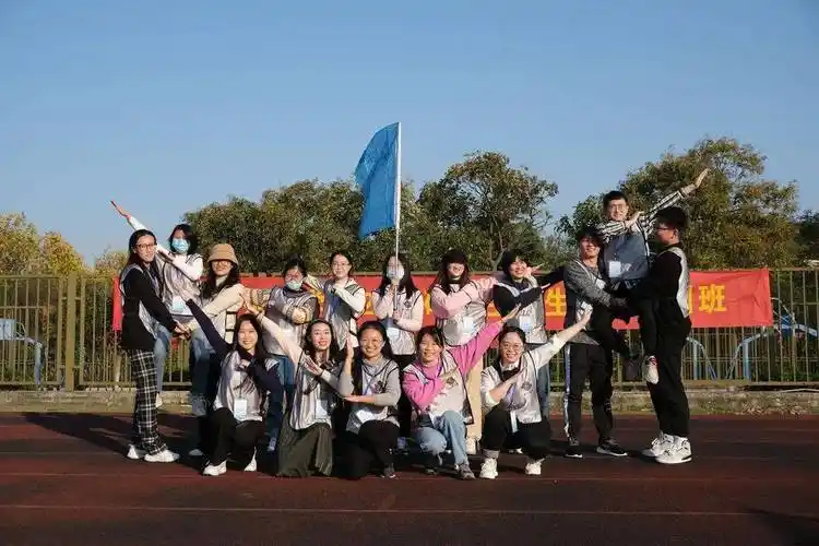 11月13日下午两点,"小排骨"们相聚仙林北区足球场,开启了一场别开生面