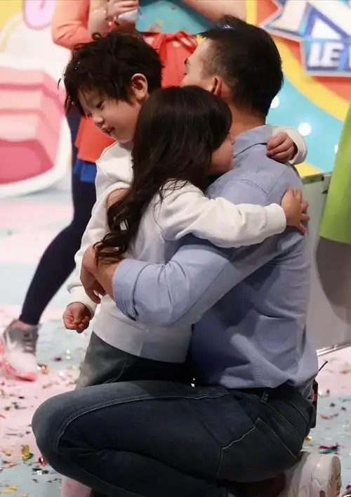 刘畊宏首次带三儿女录制节目,网友:仿佛看到了三个小泡芙