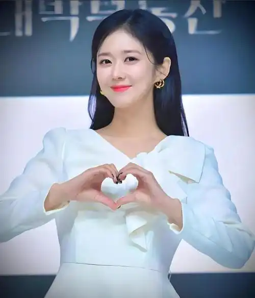 事实证明,曾扬言"没钱就去中国"的张娜拉,已走上了"不归路"