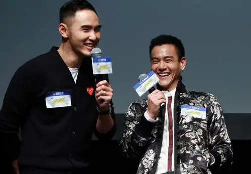 组图:《破风》发布会 彭于晏阮经天基情赛单车_高清图集_新浪网