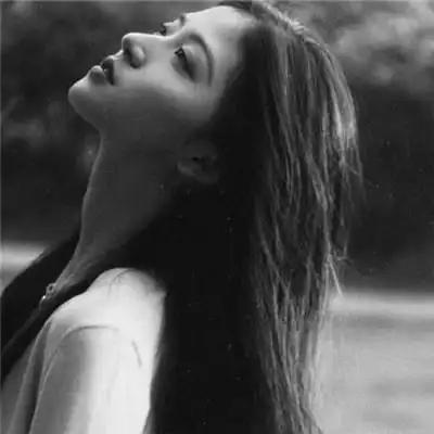 抖音最火头像女生伤感黑白2019人们总是忽然就相爱忽然就不爱了