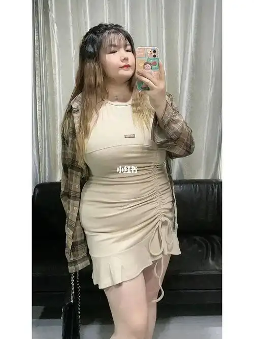 163斤的大码女孩初秋性感辣妹风穿搭分享