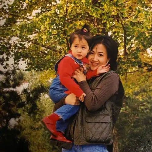 明星母亲颜值大赏:黄子韬妈妈撞脸热巴,刘亦菲竟是全家最丑?