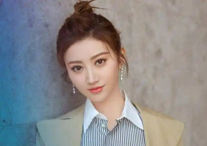 娱乐圈"人形貔貅"刘亦菲景甜:被力捧有内幕,富豪供养为了转运!