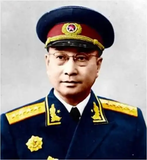 55年新军装设计出现争议陈赓一句话逗笑全场叶帅忍俊不禁