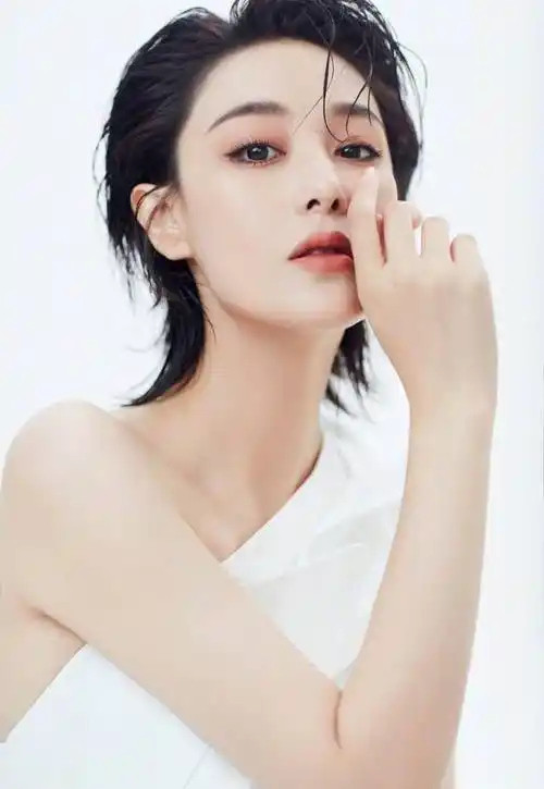 军嫂张馨予太有时尚感!