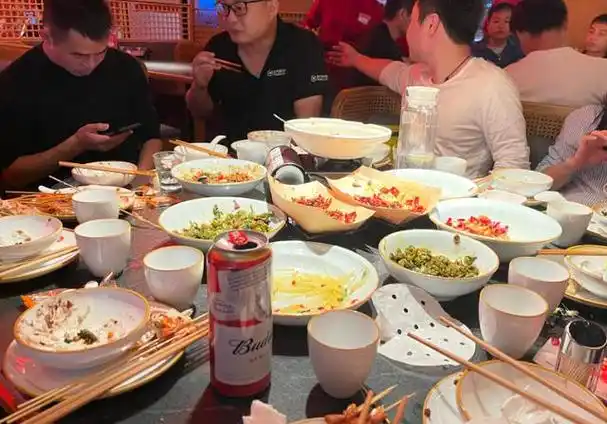 现在酒桌上给人留下深刻的印象?这几点要学会,增加人际关系