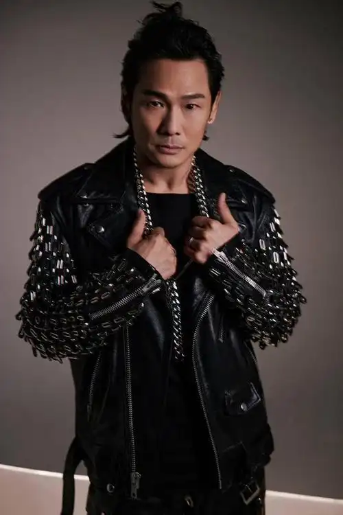 杜德伟朋克风格写真冲击力十足率性肆意魅力难挡