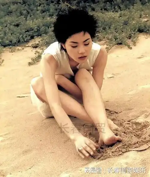 王菲30年前旧照曝光,气质清纯满脸胶原蛋白