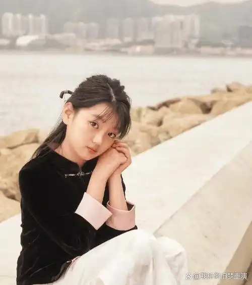 近日,人们再次见到了阿拉蕾,这位曾经的小童星.