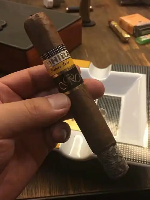 古巴雪茄中劳斯莱斯卡斯特罗最爱每一口都是王与神灵的交流