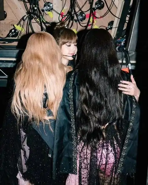 blackpink科切拉后台合照