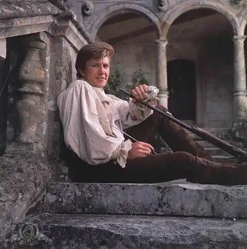 亨利菲尔丁笔下18世纪的英国旧贵族统治下的世态炎凉与衰败