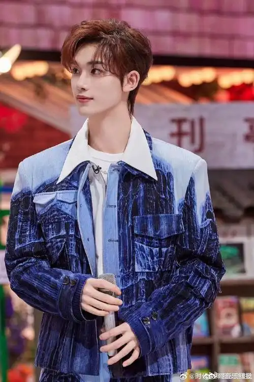 丁程鑫有着成为六总导演的梦想,这种追逐梦想的精神让人敬佩!