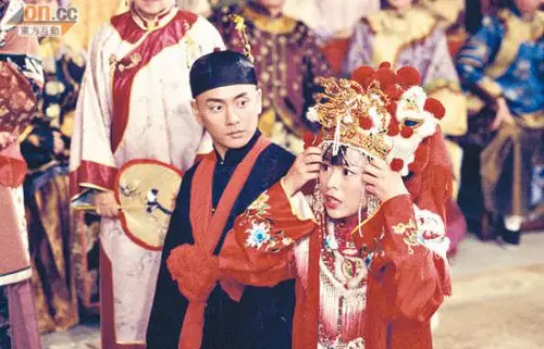 在古装版《我的野蛮奶奶》有结婚场面的黄宗泽与胡杏儿