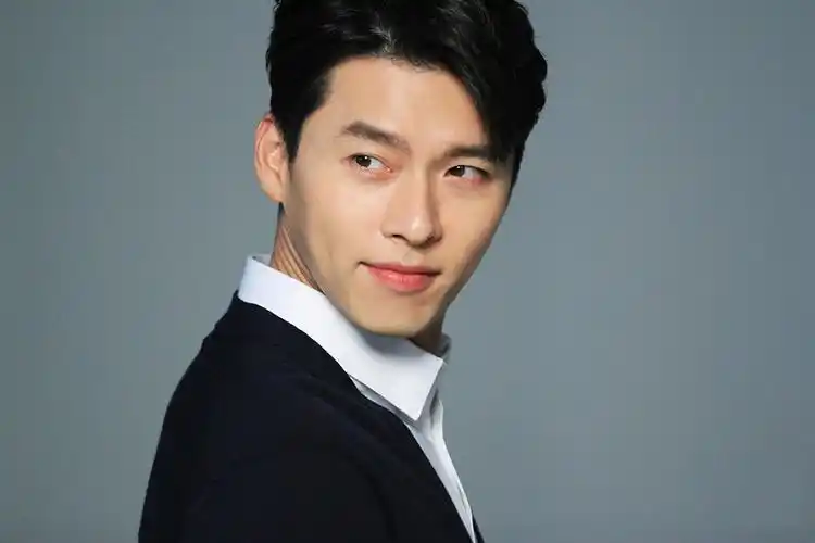 因为出演《爱的迫降》而再次爆红的男星玄彬在韩国的片酬排行榜排名第