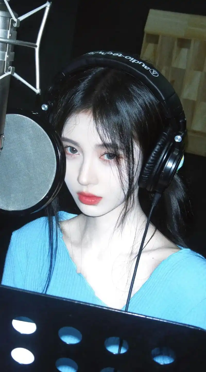 鞠婧祎日常工作随拍 #鞠婧祎 @鞠婧祎 - 抖音