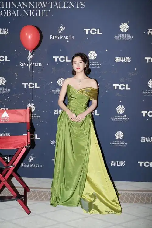 张雨绮重现2013戛纳经典造型