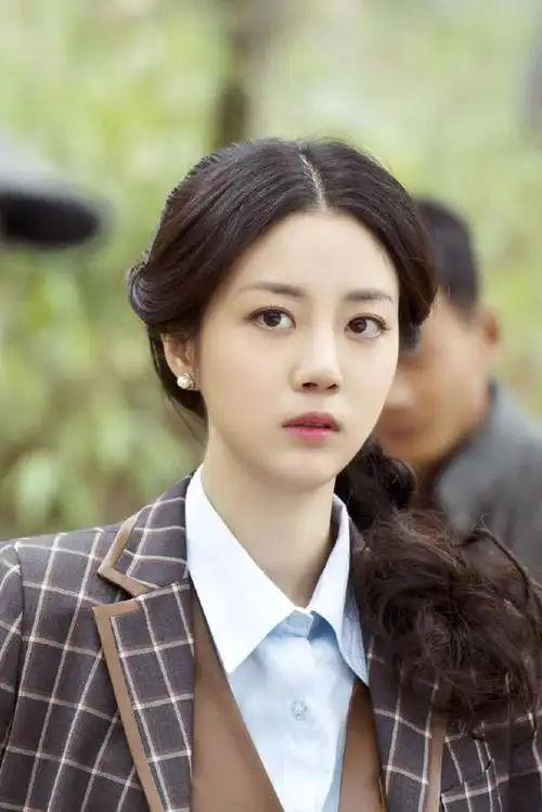 李溪芮蜂鸟剧照高清图片